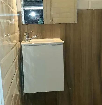 Habitación en casa particular En Casa De Familia Valenciabonita *